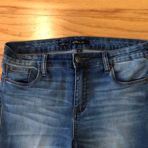 Distressed step hem STS blue jeans. Size 28 - Picture 2 of 4